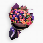 باقة زهور ملونه مع زهرة الستاتيوس الارجوانيه