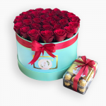 صندوق جوري احمر مع صندوق الفيريرو روشيه